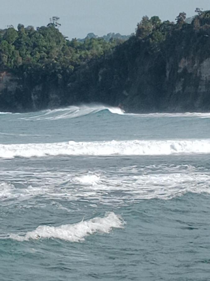Rumah Nalu Surf Camp Krui Εξωτερικό φωτογραφία