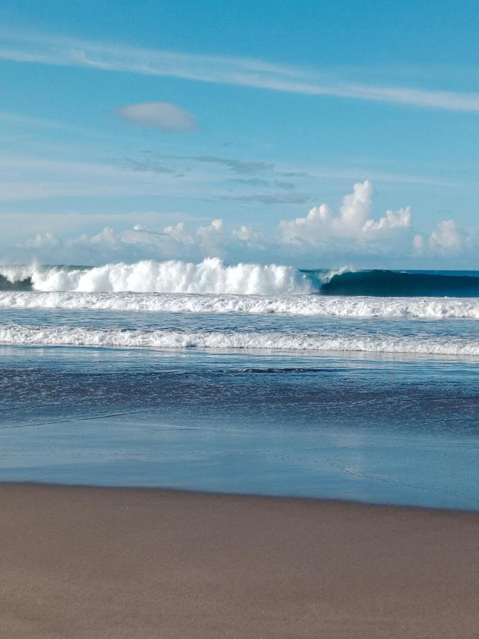 Rumah Nalu Surf Camp Krui Εξωτερικό φωτογραφία